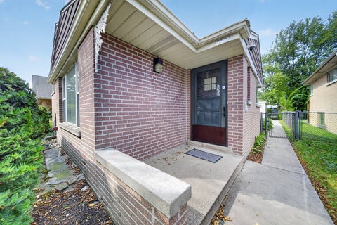 Tiny photo for 3824 W Chase Avenue, Lincolnwood, IL 60712 (MLS # 12747754)