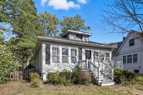 Photo of 440 W Main Street, Barrington, IL 60010 (MLS # 12488211)
