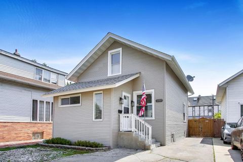 Photo of 5207 N Lovejoy Avenue, Chicago, IL 60630 (MLS # 12660502)
