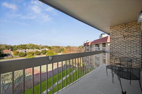 Tiny photo for 1250 Rudolph Road #5G, Northbrook, IL 60062 (MLS # 12792560)