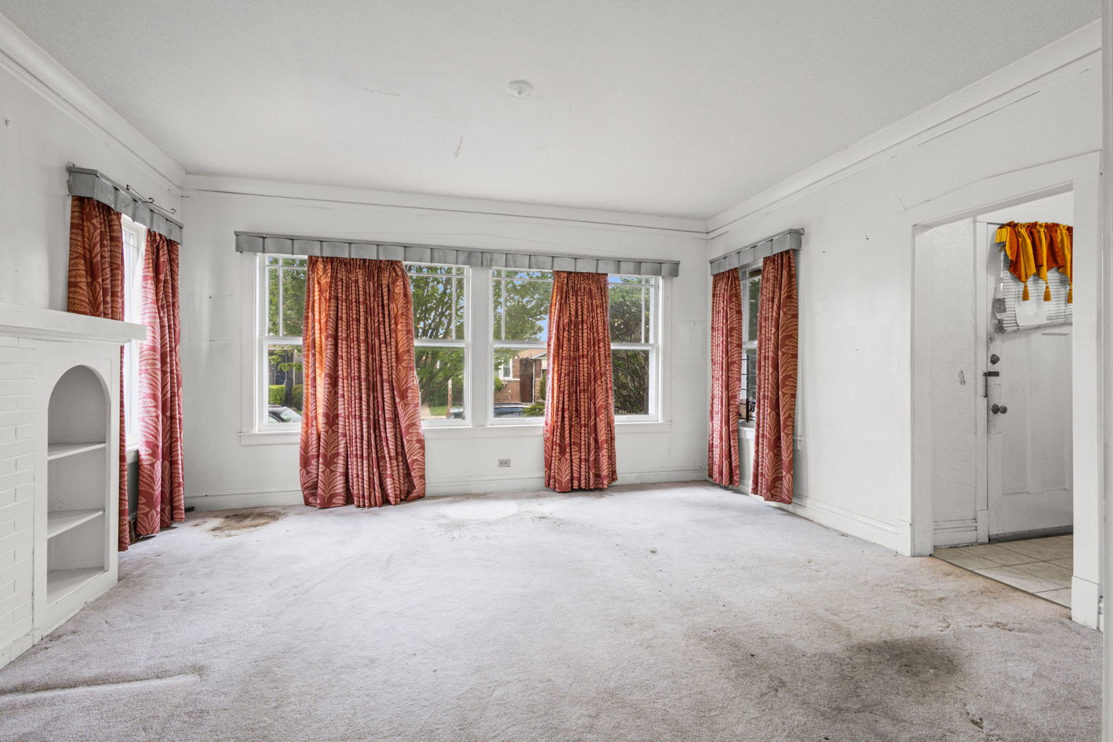 8617 S Loomis Boulevard