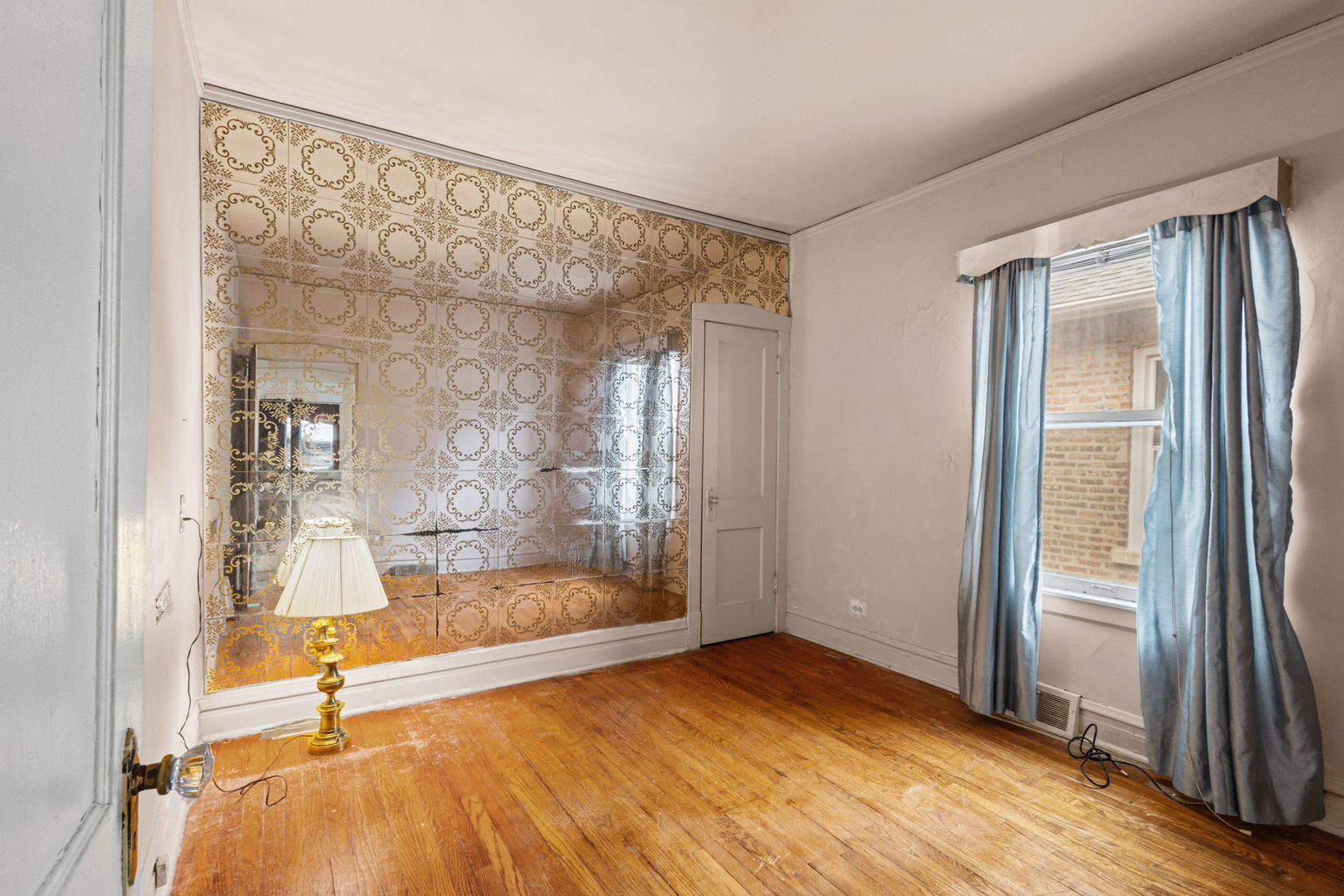 8617 S Loomis Boulevard