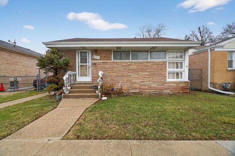 Photo of 3703 Butterfield Road, Bellwood, IL 60104 (MLS # 12543106)