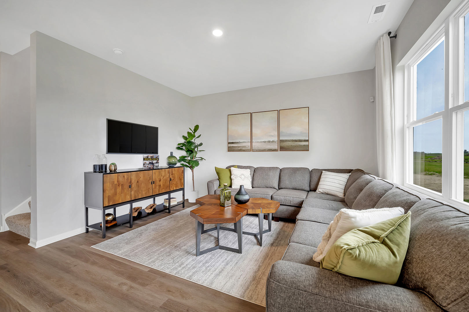 2571 Santa Fe Drive