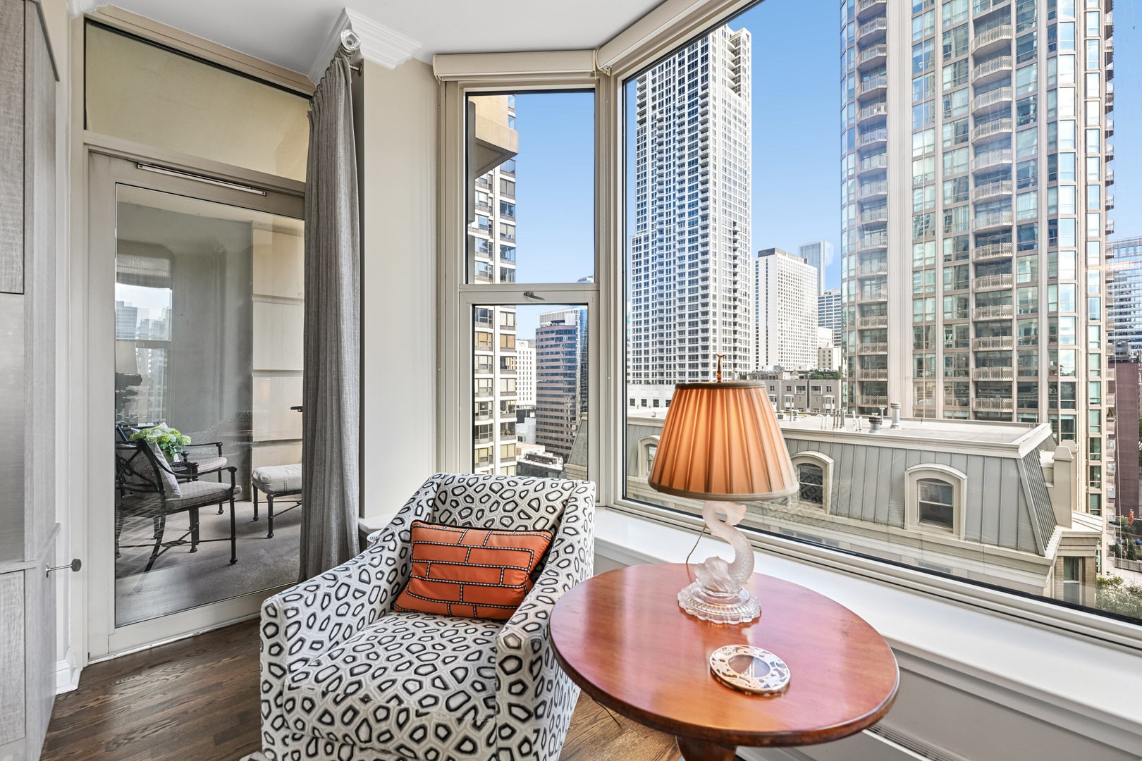 25 E SUPERIOR Street 1504