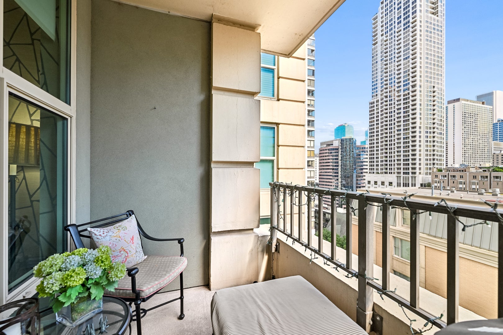 25 E SUPERIOR Street 1504