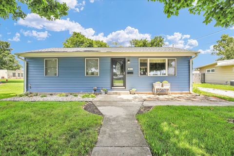 Photo of 906 E Daggy Street, Tuscola, IL 61953 (MLS # 12690144)