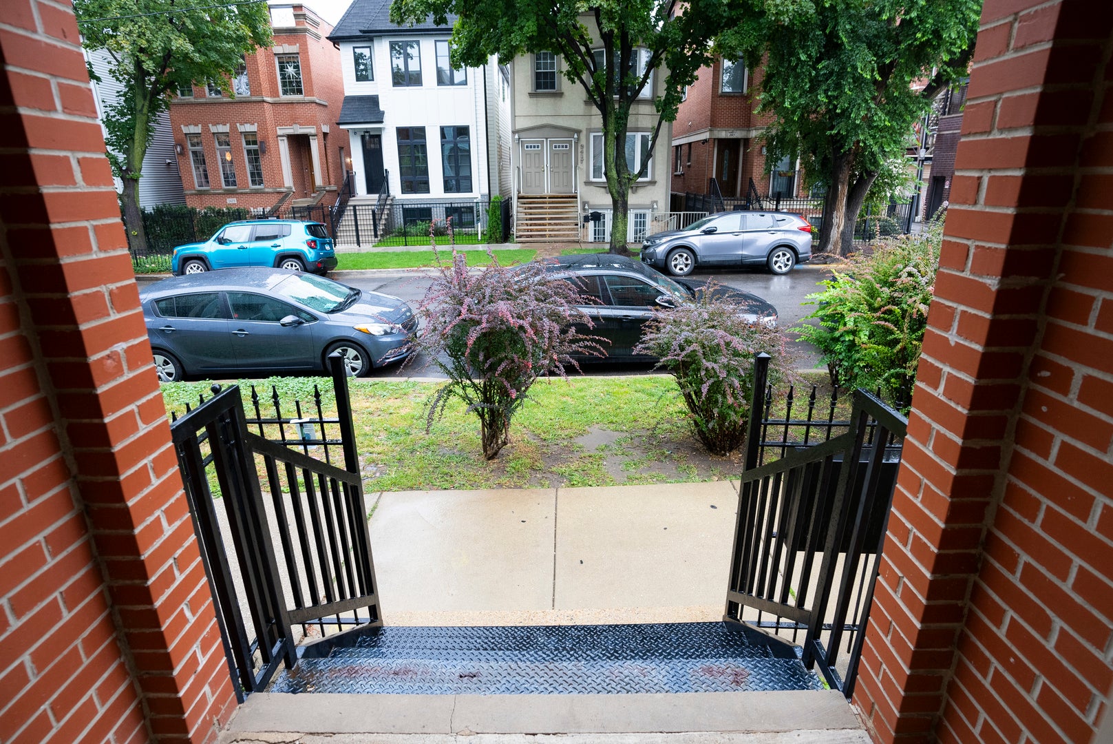2416 N Greenview Avenue G