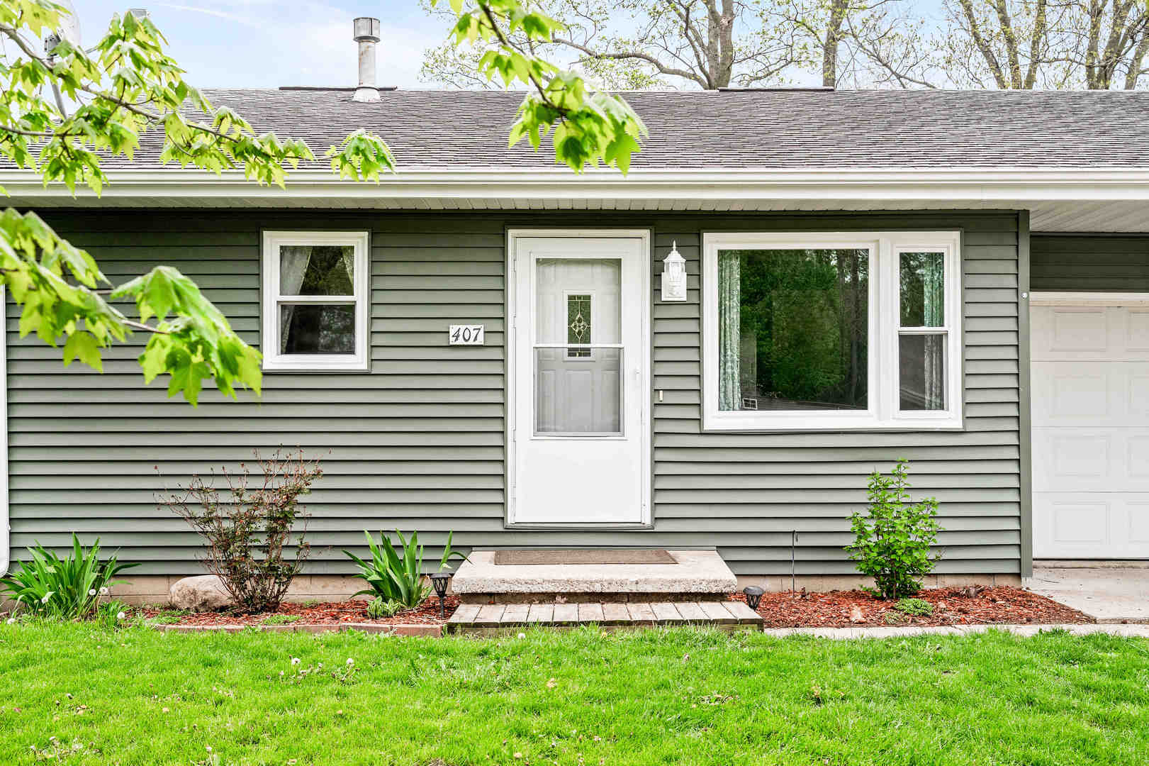 407 N WESTERN Avenue