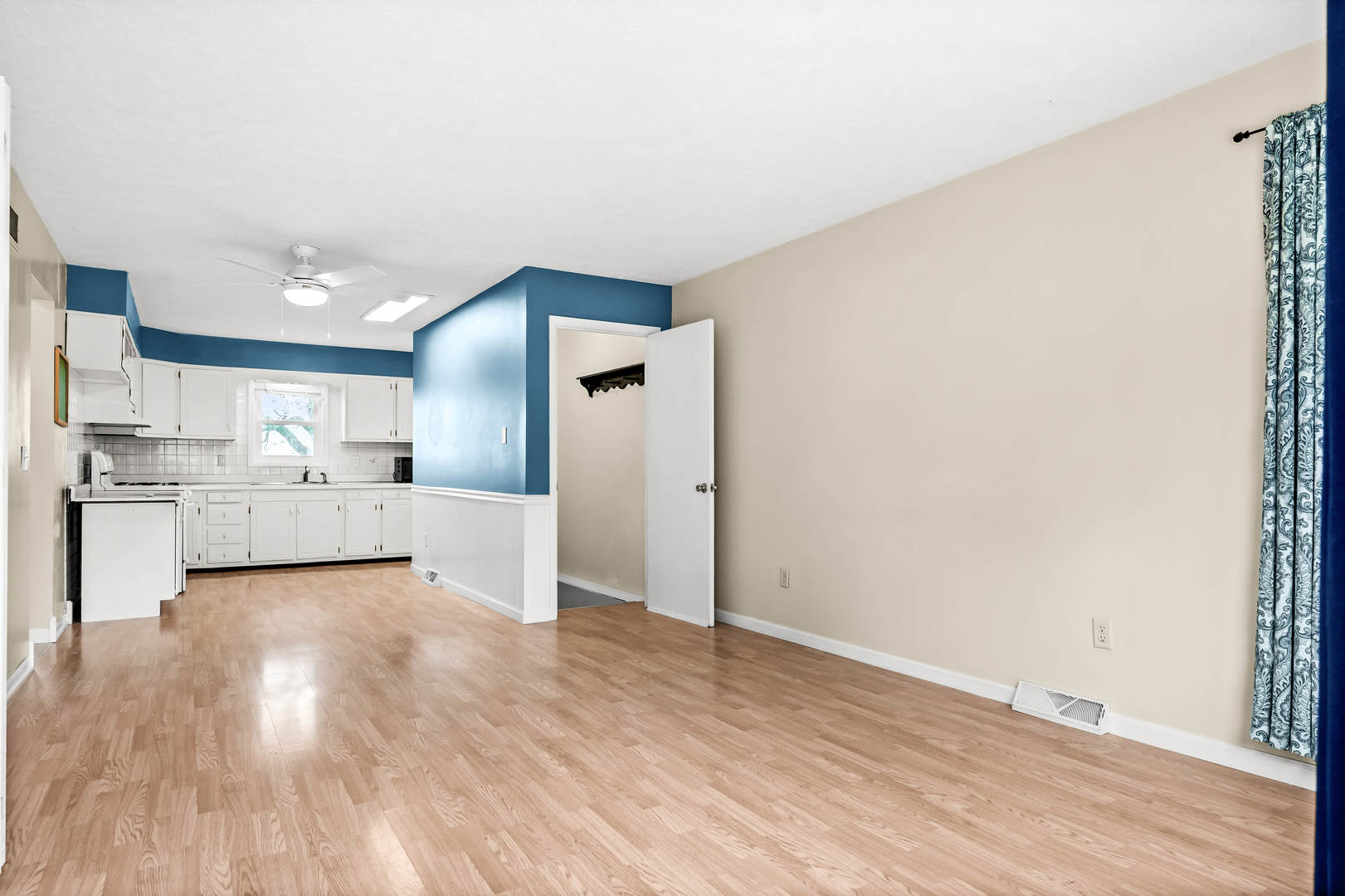 407 N WESTERN Avenue