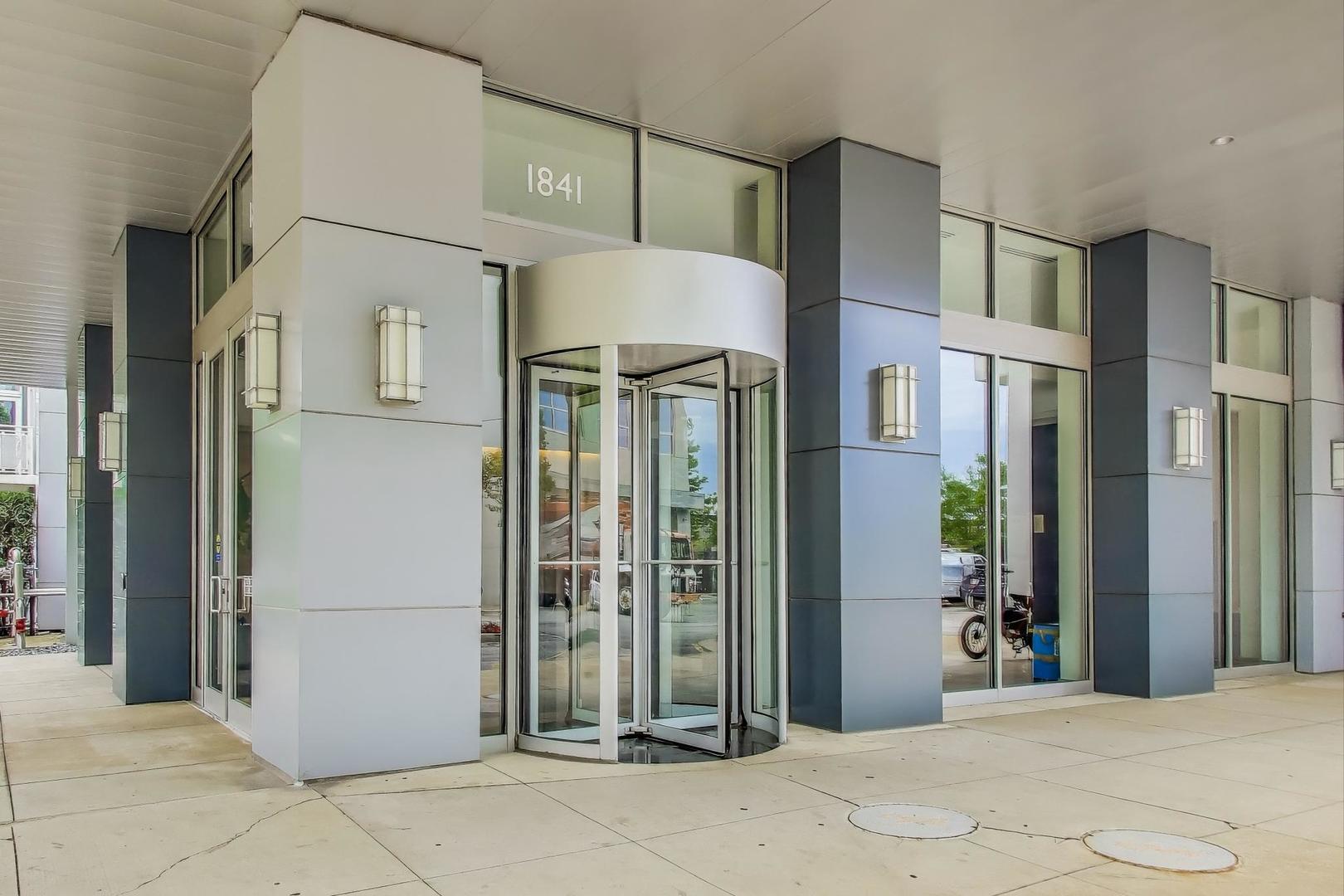 1841 S Calumet Avenue 2105