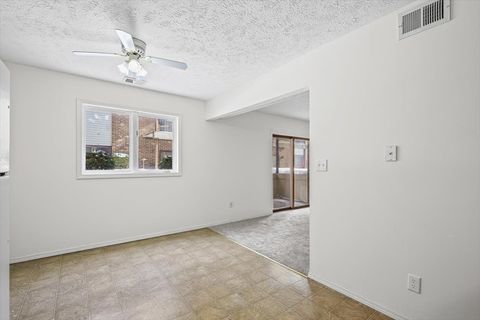 Tiny photo for 1916 Tracy Drive #31, Bloomington, IL 61704 (MLS # 12535779)