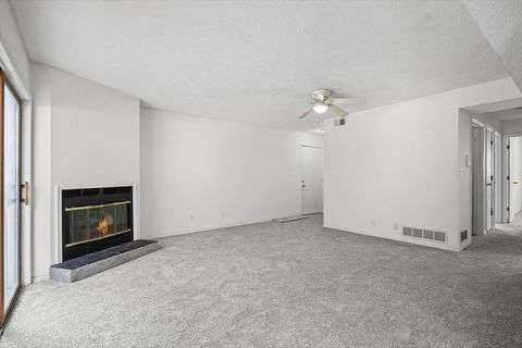 Tiny photo for 1916 Tracy Drive #31, Bloomington, IL 61704 (MLS # 12535779)