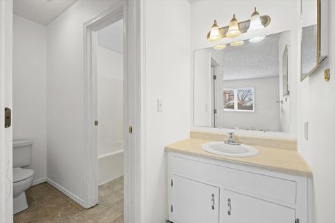 Tiny photo for 1916 Tracy Drive #31, Bloomington, IL 61704 (MLS # 12535779)