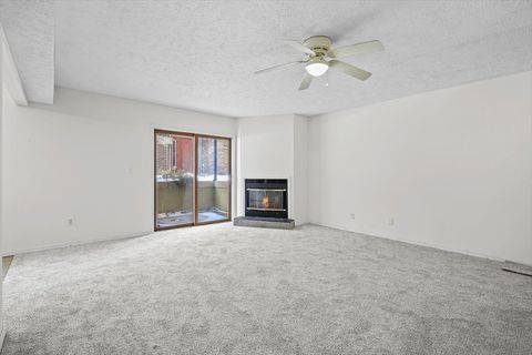 Tiny photo for 1916 Tracy Drive #31, Bloomington, IL 61704 (MLS # 12535779)