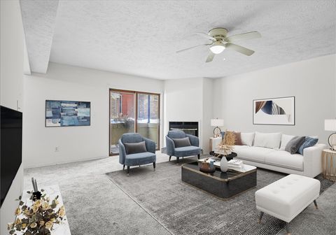 Tiny photo for 1916 Tracy Drive #31, Bloomington, IL 61704 (MLS # 12535779)