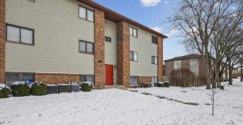 Tiny photo for 1916 Tracy Drive #31, Bloomington, IL 61704 (MLS # 12535779)