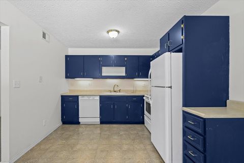 Tiny photo for 1916 Tracy Drive #31, Bloomington, IL 61704 (MLS # 12535779)