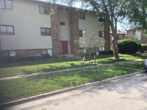 Tiny photo for 1916 Tracy Drive #31, Bloomington, IL 61704 (MLS # 12535779)