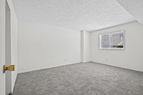 Tiny photo for 1916 Tracy Drive #31, Bloomington, IL 61704 (MLS # 12535779)