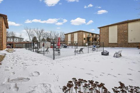 Tiny photo for 1916 Tracy Drive #31, Bloomington, IL 61704 (MLS # 12535779)