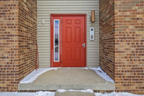 Tiny photo for 1916 Tracy Drive #31, Bloomington, IL 61704 (MLS # 12535779)