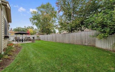 Tiny photo for 602 S Sunnyside Avenue, Elmhurst, IL 60126 (MLS # 12614352)
