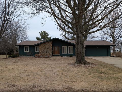 3 beds bed, 2.5 baths bath property at 605 e webster street, polo, il 61064