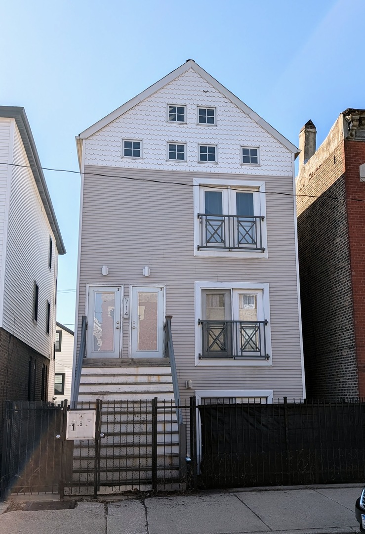 714 N Elizabeth Street 3