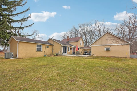 Tiny photo for 25616 W Lake Shore Drive, Ingleside, IL 60041 (MLS # 12577498)