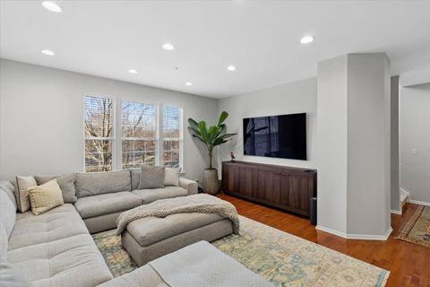 Tiny photo for 2609 N Greenwood Avenue, Arlington Heights, IL 60004 (MLS # 12548333)