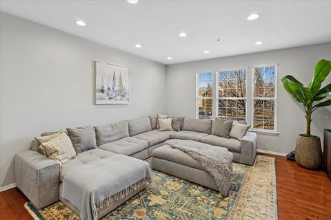 Tiny photo for 2609 N Greenwood Avenue, Arlington Heights, IL 60004 (MLS # 12548333)