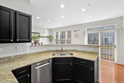 Tiny photo for 2609 N Greenwood Avenue, Arlington Heights, IL 60004 (MLS # 12548333)