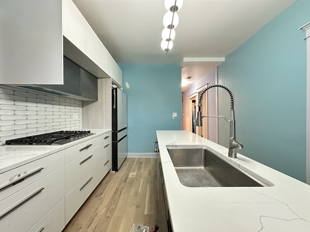 3245 N LAKEWOOD Avenue 2