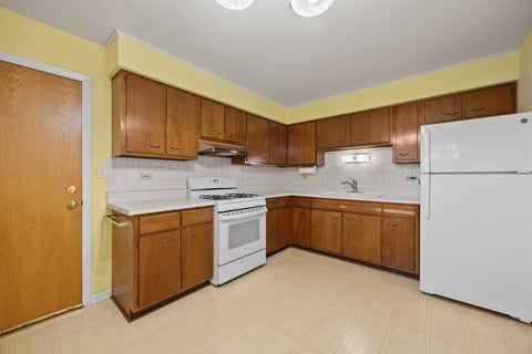 Tiny photo for 10710 W Cermak Road #2W, Westchester, IL 60154 (MLS # 12766552)