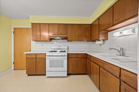 Tiny photo for 10710 W Cermak Road #2W, Westchester, IL 60154 (MLS # 12766552)