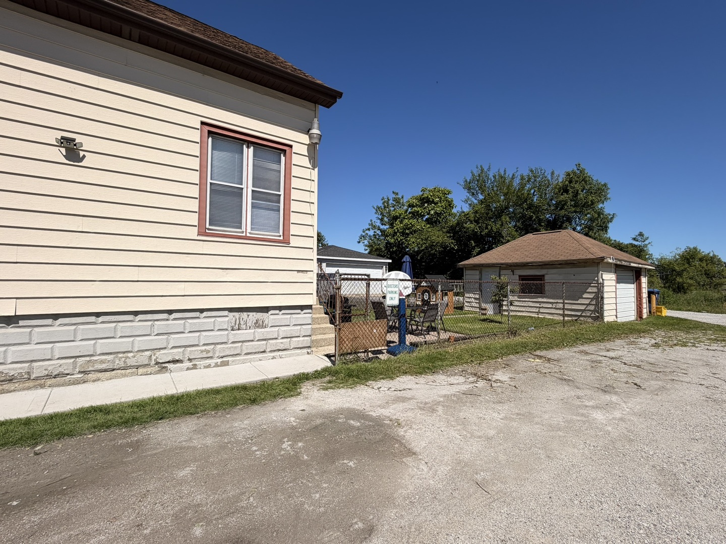 3049 E 138th Place