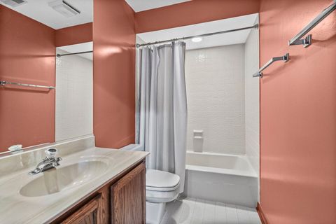 Tiny photo for 1525 N Kendal Court, Arlington Heights, IL 60004 (MLS # 12570086)