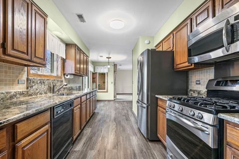 Tiny photo for 1525 N Kendal Court, Arlington Heights, IL 60004 (MLS # 12570086)