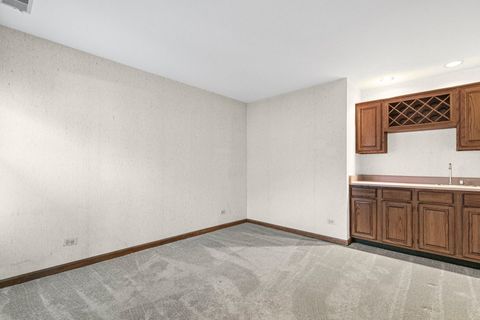 Tiny photo for 1525 N Kendal Court, Arlington Heights, IL 60004 (MLS # 12570086)