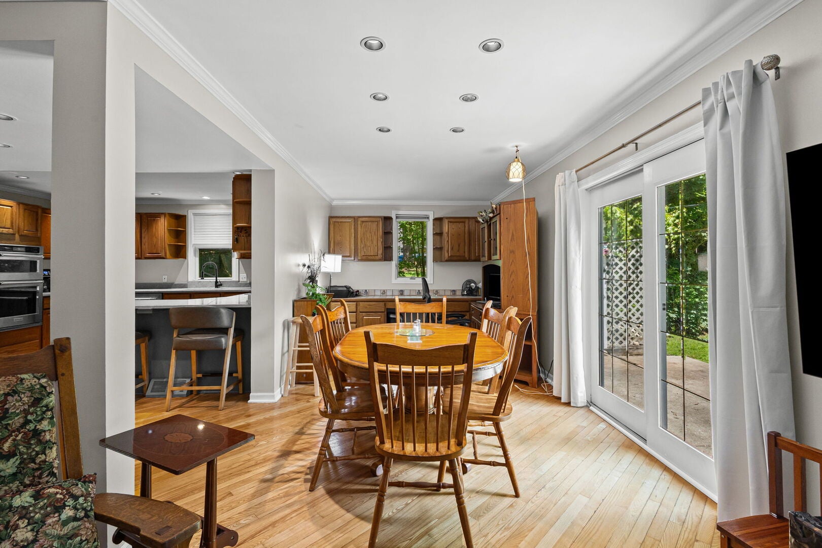 3422 Oakwood Drive