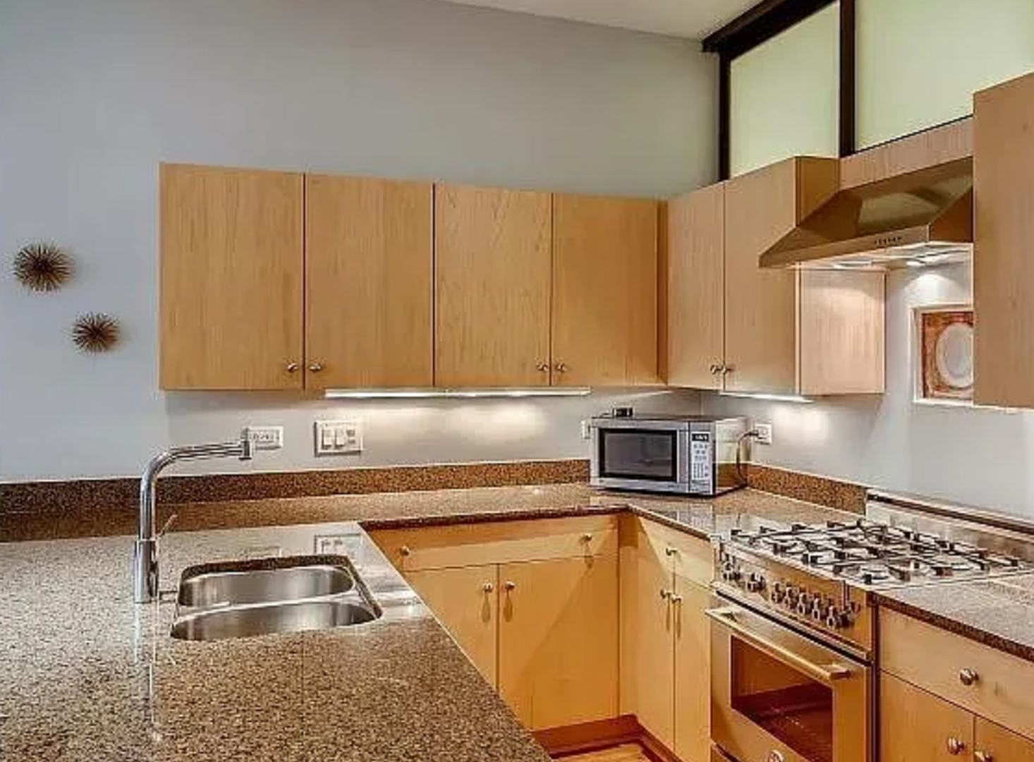 6 N Michigan Avenue 706
