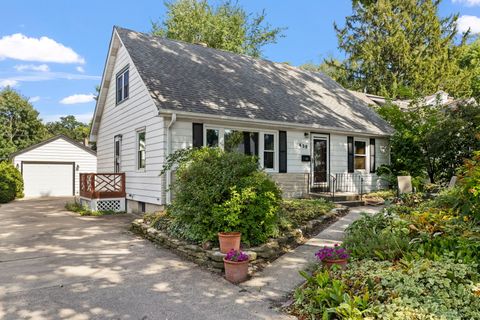 Photo of 438 S Wright Street, Naperville, IL 60540 (MLS # 12484474)
