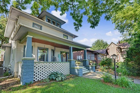 Photo of 537 W 9th Street, Davenport, IA 52803 (MLS # 12685285)