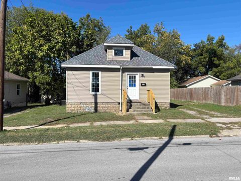 Photo of 312 W SYCAMORE Street, Carbondale, IL 62901 (MLS # EB460121)