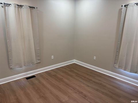 Tiny photo for 312 W SYCAMORE Street, Carbondale, IL 62901 (MLS # EB460121)