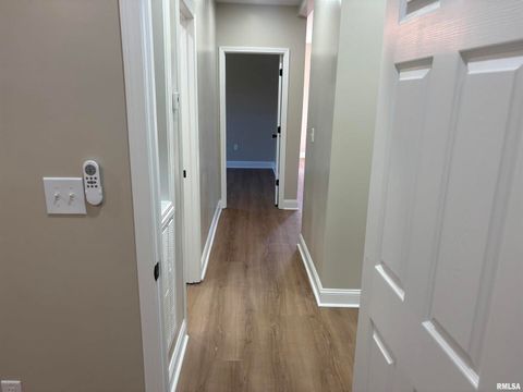 Tiny photo for 312 W SYCAMORE Street, Carbondale, IL 62901 (MLS # EB460121)