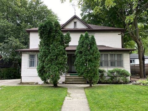 415 Dean Street Woodstock IL 60098