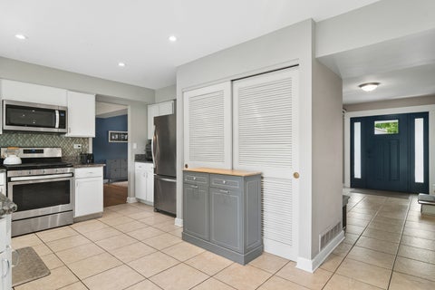 Tiny photo for 170 Pebble Creek Drive, Lake Zurich, IL 60047 (MLS # 12711779)