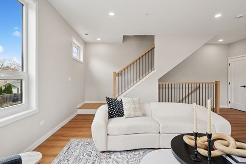 Tiny photo for 944 Beloit Avenue #1, Forest Park, IL 60130 (MLS # 12462275)